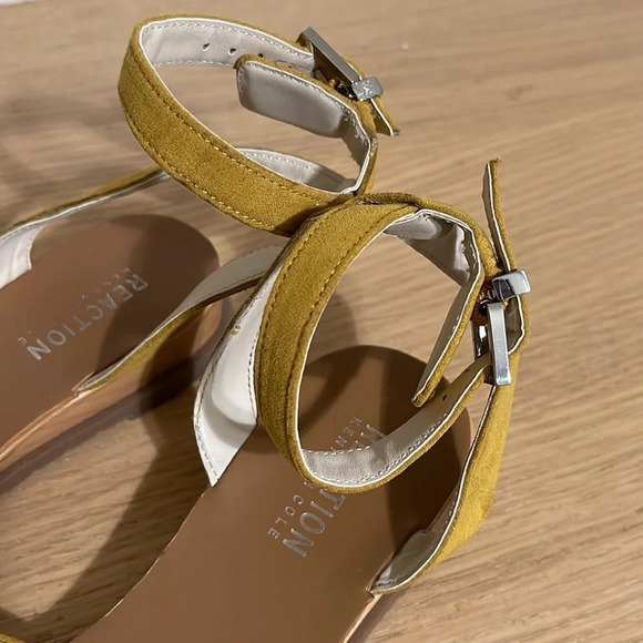 Kenneth Cole Reaction Jolly Low Wedge Golden Yellow Sandal size 6.5 - Picture 11 of 16